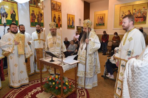 Moaștele Sfântului Alexandru oferite capelei unui cămin de bătrâni din Capitală  Poza 200818