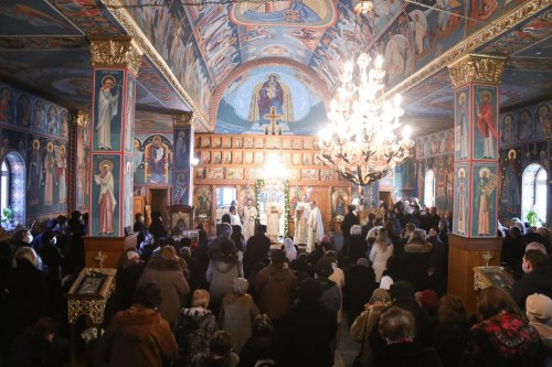 Sărbătoare la Biserica „Sfântul Antonie cel Mare” din Sibiu Poza 200990