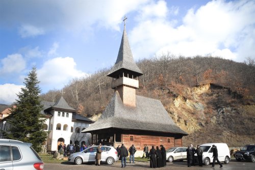 Popas duhovnicesc la un loc de isihie din județul Mehedinți  Poza 201158