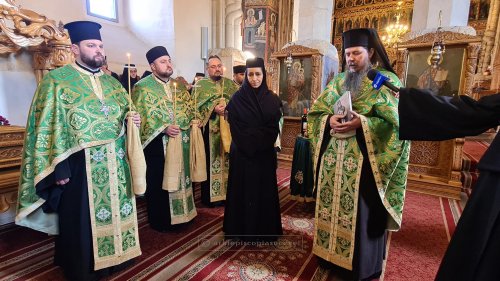 Simpozion dedicat Mitropolitului Anastasie Crimca la Mănăstirea Dragomirna Poza 201343