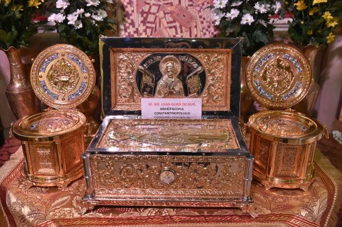 Laudă de seară adusă Sfinților Trei Ierarhi la Catedrala Patriarhală Poza 201981