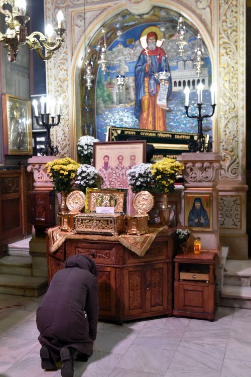 Laudă de seară adusă Sfinților Trei Ierarhi la Catedrala Patriarhală Poza 201985