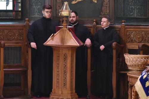 Laudă de seară adusă Sfinților Trei Ierarhi la Catedrala Patriarhală Poza 201988