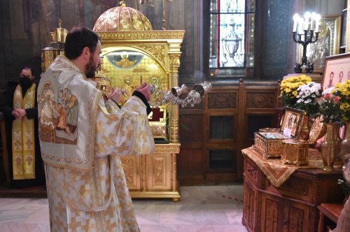 Laudă de seară adusă Sfinților Trei Ierarhi la Catedrala Patriarhală Poza 201991