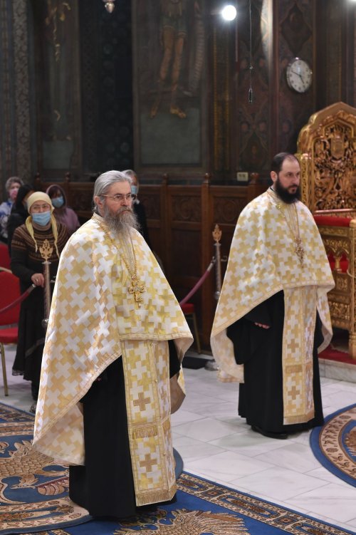 Laudă de seară adusă Sfinților Trei Ierarhi la Catedrala Patriarhală Poza 201994