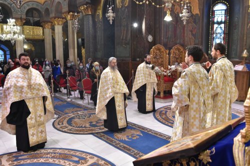 Laudă de seară adusă Sfinților Trei Ierarhi la Catedrala Patriarhală Poza 201995