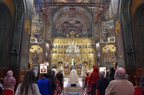 Laudă de seară adusă Sfinților Trei Ierarhi la Catedrala Patriarhală Poza 201996