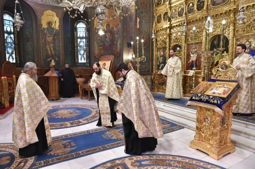 Laudă de seară adusă Sfinților Trei Ierarhi la Catedrala Patriarhală Poza 201997