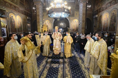 Sfinții Trei Ierarhi, cinstiți în eparhii din Muntenia și Dobrogea Poza 202295
