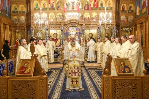 Sfinții Trei Ierarhi, cinstiți în eparhii din Muntenia și Dobrogea Poza 202297