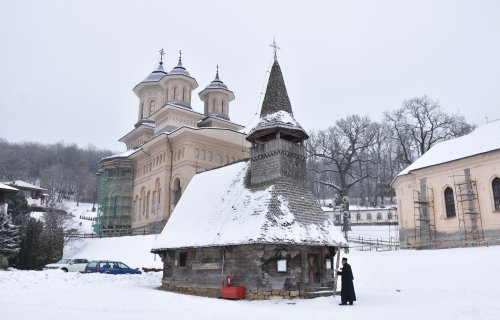 Slujire arhierească la Mănăstirea Nicula Poza 202570
