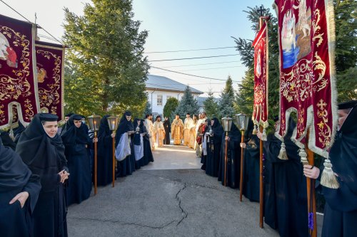 O nouă raclă pentru moaștele Sfântului Irodion de la Lainici, la Mănăstirea Pasărea Poza 202692