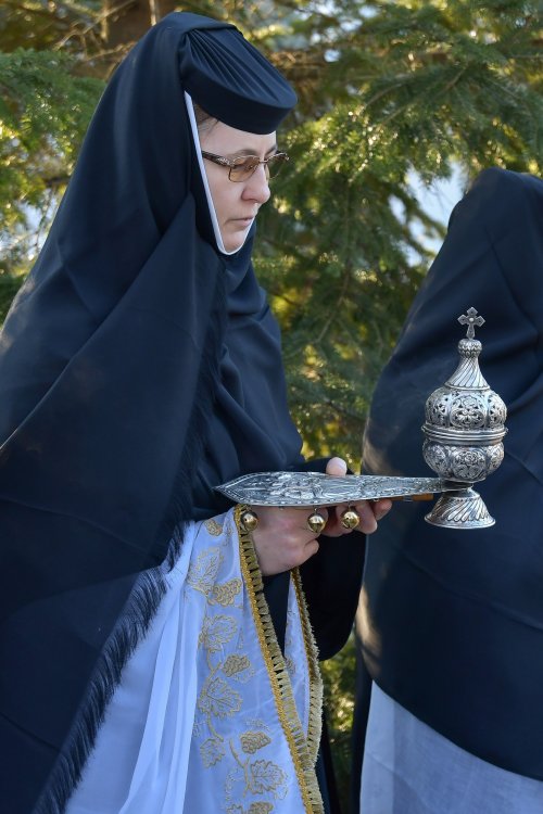 O nouă raclă pentru moaștele Sfântului Irodion de la Lainici, la Mănăstirea Pasărea Poza 202694