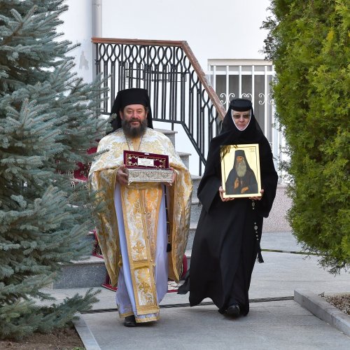 O nouă raclă pentru moaștele Sfântului Irodion de la Lainici, la Mănăstirea Pasărea Poza 202699