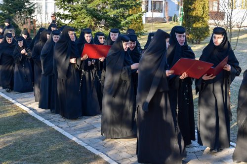 O nouă raclă pentru moaștele Sfântului Irodion de la Lainici, la Mănăstirea Pasărea Poza 202700