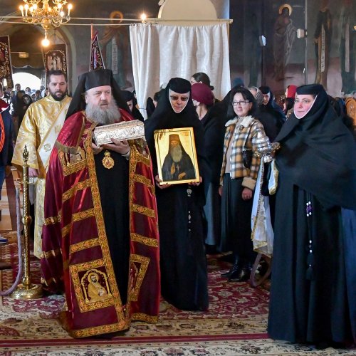 O nouă raclă pentru moaștele Sfântului Irodion de la Lainici, la Mănăstirea Pasărea Poza 202701