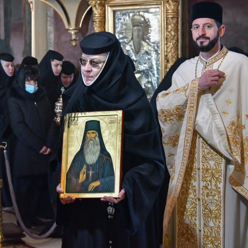 O nouă raclă pentru moaștele Sfântului Irodion de la Lainici, la Mănăstirea Pasărea Poza 202702