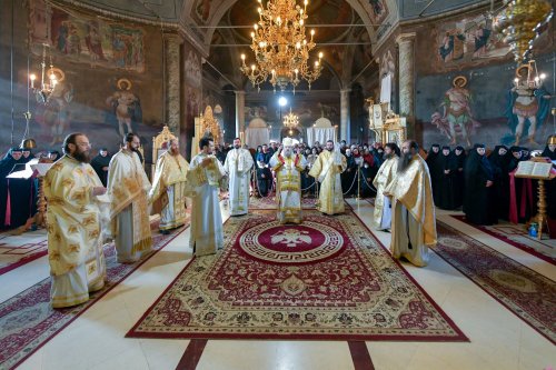 O nouă raclă pentru moaștele Sfântului Irodion de la Lainici, la Mănăstirea Pasărea Poza 202708