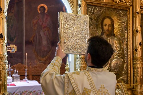 O nouă raclă pentru moaștele Sfântului Irodion de la Lainici, la Mănăstirea Pasărea Poza 202709