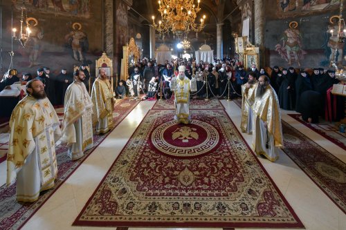 O nouă raclă pentru moaștele Sfântului Irodion de la Lainici, la Mănăstirea Pasărea Poza 202712