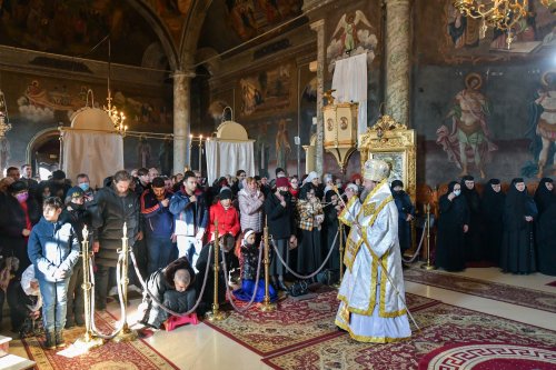 O nouă raclă pentru moaștele Sfântului Irodion de la Lainici, la Mănăstirea Pasărea Poza 202717