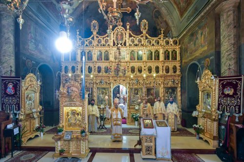 O nouă raclă pentru moaștele Sfântului Irodion de la Lainici, la Mănăstirea Pasărea Poza 202719