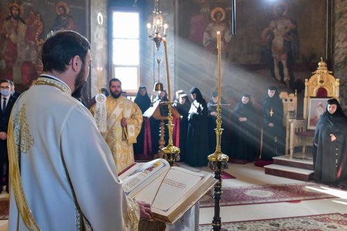 O nouă raclă pentru moaștele Sfântului Irodion de la Lainici, la Mănăstirea Pasărea Poza 202730