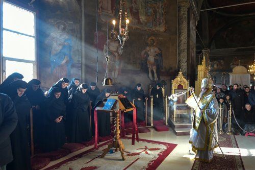 O nouă raclă pentru moaștele Sfântului Irodion de la Lainici, la Mănăstirea Pasărea Poza 202731