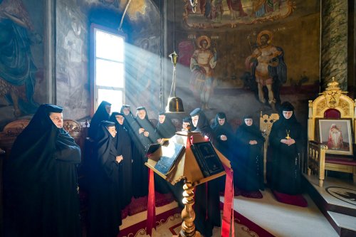 O nouă raclă pentru moaștele Sfântului Irodion de la Lainici, la Mănăstirea Pasărea Poza 202736