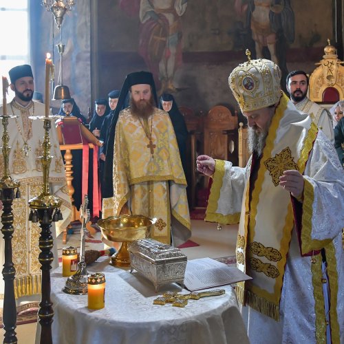 O nouă raclă pentru moaștele Sfântului Irodion de la Lainici, la Mănăstirea Pasărea Poza 202743