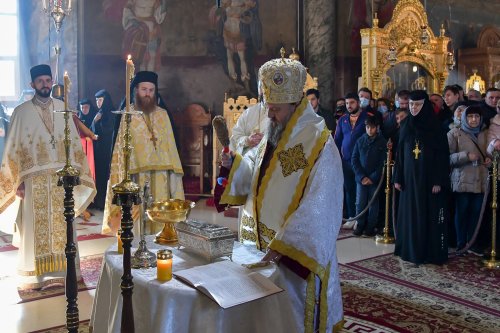 O nouă raclă pentru moaștele Sfântului Irodion de la Lainici, la Mănăstirea Pasărea Poza 202745