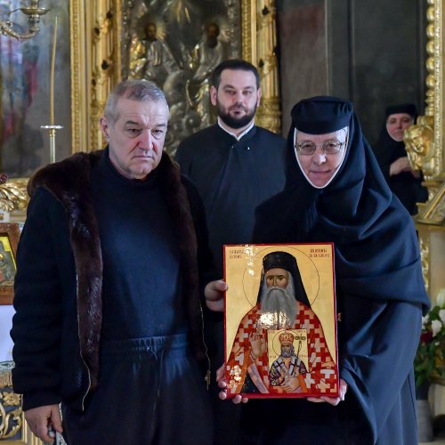 O nouă raclă pentru moaștele Sfântului Irodion de la Lainici, la Mănăstirea Pasărea Poza 202747