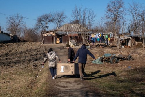 Pro Vita Iași donează electrocasnice pentru 44 de familii cu mulți copii Poza 202676