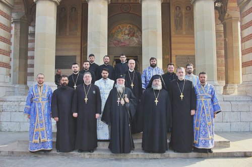 Hirotonie întru diacon la Catedrala Mitropolitană din Craiova Poza 202841