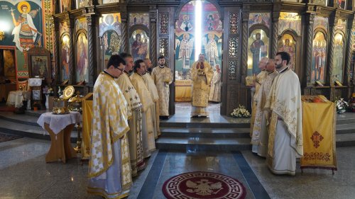 Liturghie arhierească la Biserica „Sfinţii Trei Ierarhi” din Braşov-Bartolomeu Poza 202812