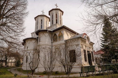 Trecut și prezent la Biserica Flămânda din București Poza 203027