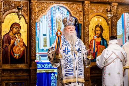 Slujbă arhierească în prima duminică a Triodului la Paraclisul Mănăstirii „Sfântul Ioan cel Nou” din Suceava Poza 203338