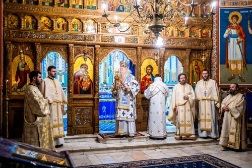Slujbă arhierească în prima duminică a Triodului la Paraclisul Mănăstirii „Sfântul Ioan cel Nou” din Suceava Poza 203339