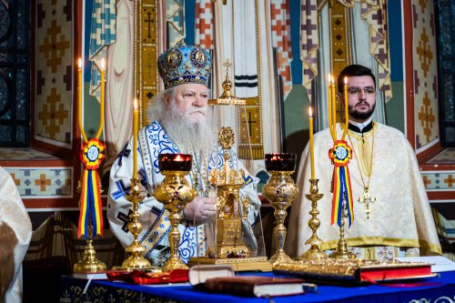 Slujbă arhierească în prima duminică a Triodului la Paraclisul Mănăstirii „Sfântul Ioan cel Nou” din Suceava Poza 203340