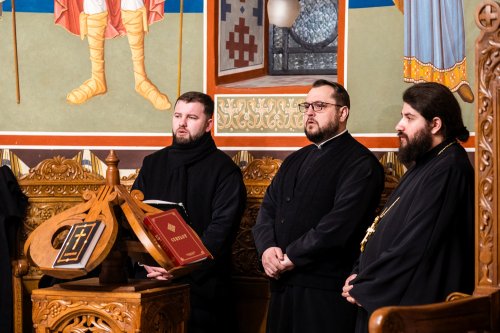 Slujbă arhierească în prima duminică a Triodului la Paraclisul Mănăstirii „Sfântul Ioan cel Nou” din Suceava Poza 203345