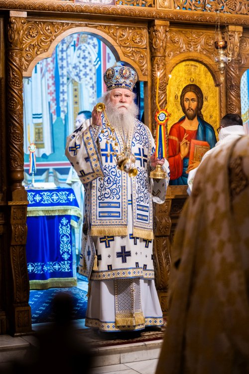 Slujbă arhierească în prima duminică a Triodului la Paraclisul Mănăstirii „Sfântul Ioan cel Nou” din Suceava Poza 203347