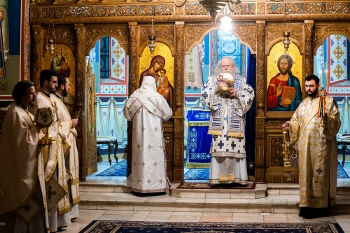 Slujbă arhierească în prima duminică a Triodului la Paraclisul Mănăstirii „Sfântul Ioan cel Nou” din Suceava Poza 203352