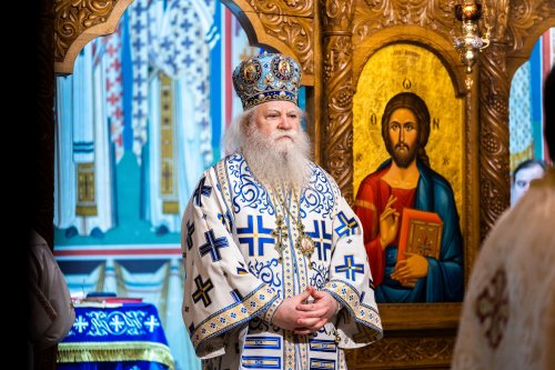 Slujbă arhierească în prima duminică a Triodului la Paraclisul Mănăstirii „Sfântul Ioan cel Nou” din Suceava Poza 203355