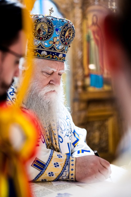 Slujbă arhierească în prima duminică a Triodului la Paraclisul Mănăstirii „Sfântul Ioan cel Nou” din Suceava Poza 203359