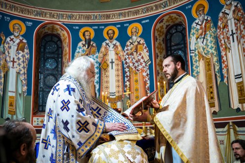 Slujbă arhierească în prima duminică a Triodului la Paraclisul Mănăstirii „Sfântul Ioan cel Nou” din Suceava Poza 203362