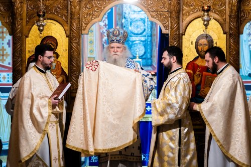 Slujbă arhierească în prima duminică a Triodului la Paraclisul Mănăstirii „Sfântul Ioan cel Nou” din Suceava Poza 203365