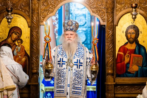 Slujbă arhierească în prima duminică a Triodului la Paraclisul Mănăstirii „Sfântul Ioan cel Nou” din Suceava Poza 203366