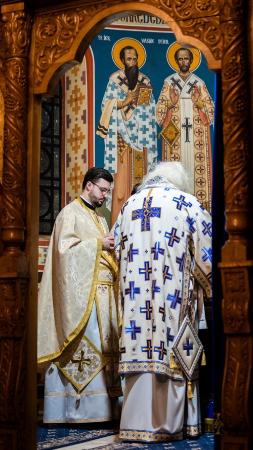 Slujbă arhierească în prima duminică a Triodului la Paraclisul Mănăstirii „Sfântul Ioan cel Nou” din Suceava Poza 203370