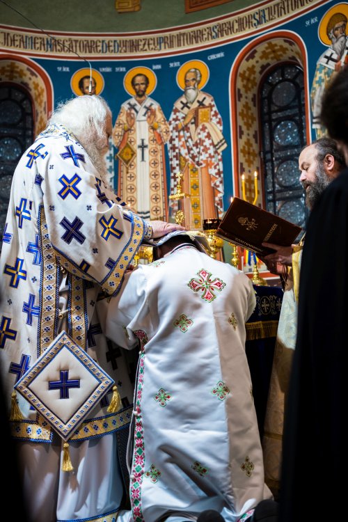 Slujbă arhierească în prima duminică a Triodului la Paraclisul Mănăstirii „Sfântul Ioan cel Nou” din Suceava Poza 203374