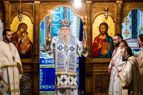 Slujbă arhierească în prima duminică a Triodului la Paraclisul Mănăstirii „Sfântul Ioan cel Nou” din Suceava Poza 203377